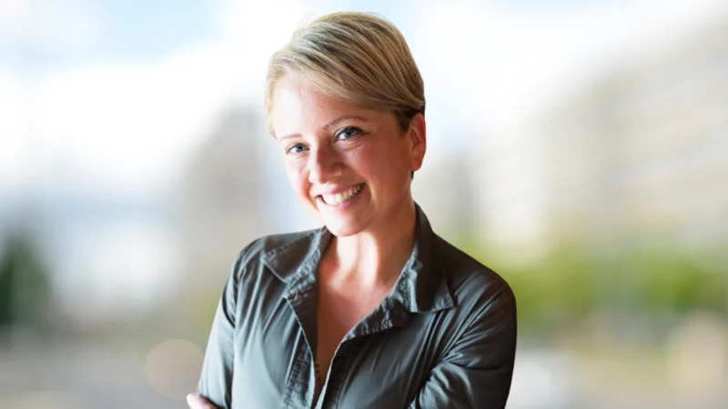 Amy Sapola headshot